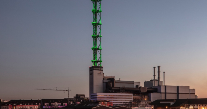 Stadtwerketurm Duisburg bei Nacht